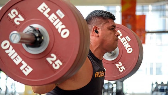 Hernán Viera levantó un peso de 210 kilogramos en la modalidad envión. (Foto: Difusión)