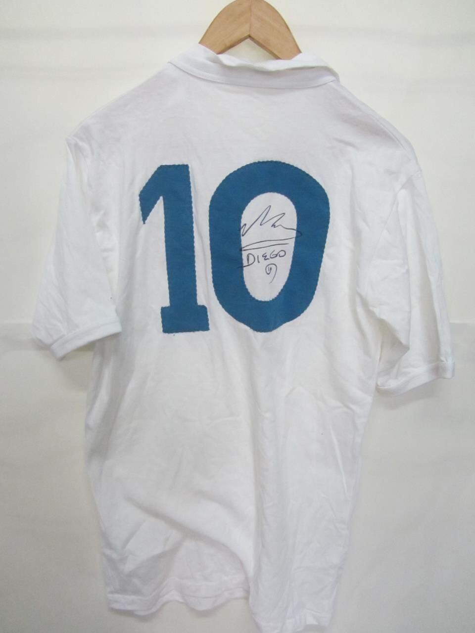Camiseta firmada por Diego Maradona es el premio del torneo