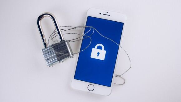 Mantén la seguridad de tus datos en el teléfono y tus cuentas vinculadas (Wikimedia Commons)