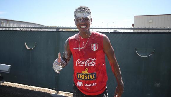 Wilder Cartagena celebró su cumpleaños junto a sus compañeros de la Selección Peruana. (Foto: FPF)