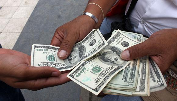 El dólar cotizaba a 19,8 pesos en México este lunes (Foto: AFP).