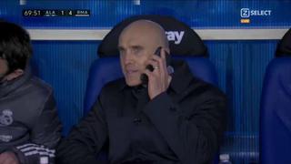 La imagen del partido: David Bettoni llamó a Zidane en pleno partido para realizar los cambios 