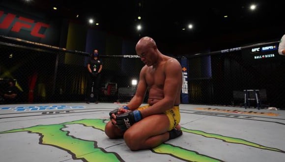 Anderson Silva perdió por nocaut técnico en su última pelea en UFC. (UFC)