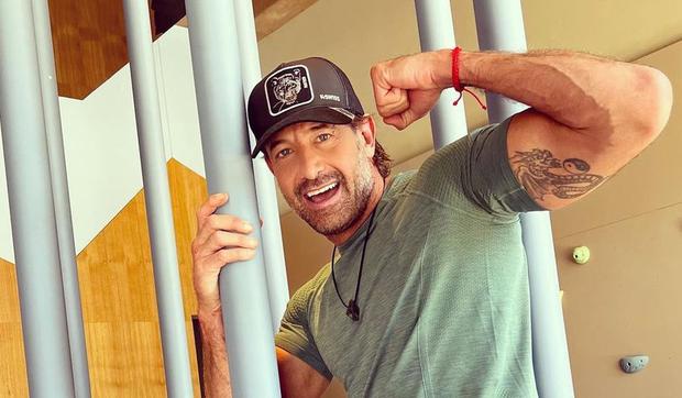 El actor mexicano mostrando sus músculos para las redes sociales (Foto: Gabriel Soto / Instagram)