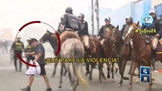 Policía montada agrede a hinchas de Sporting Cristal