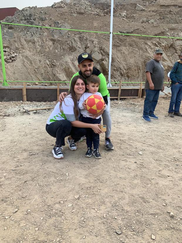 Luis Urruti llegó con su familia hasta SJL para conocer el proyecto Q´umir Palao. (Foto: AMA)