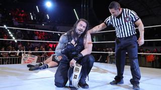 Sigue reinando: Roman Reigns derrotó a Triple H y retuvo el título Intercontinental en Abu Dhabi [VIDEO]