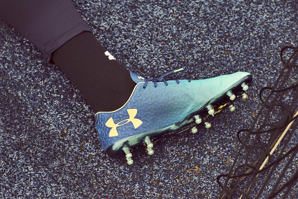 Cuenta con un sistema de tracción óptimo. Localiza estratégicamente sus toperoles cónicos para una mayor agilidad y cambios rápidos de dirección en la cancha.