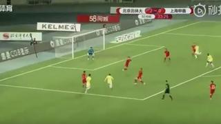 ¡De qué planeta viniste! Siucho marcó su primer golazo en China tras 'humillar' a dos rivales y ya es viral [VIDEO]