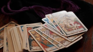 Horóscopo de hoy, sábado 14 de enero: predicciones sobre amor, dinero y salud, según el tarot