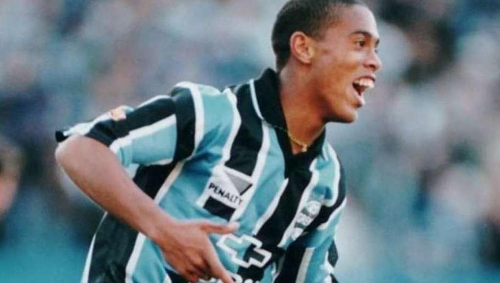 equilibrar recuerdos junto a Ronaldinho: todos los equipos que defendió 'Dinho' profesionalmente y en  partidos de exhibición | FOTOS | FUTBOL-INTERNACIONAL | DEPOR