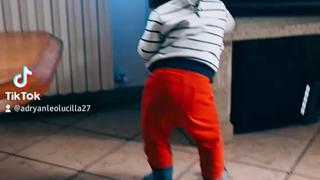¡Lleva el ritmo en la sangre! Bebé es viral tras bailar un popular tema de Daddy Yankee [VIDEO]