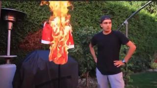 “Odiemos a Cristiano”: hincha del United quema camiseta de ‘CR7′ [VIDEO]