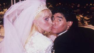 Guerra sin fin por la muerte de Maradona: “Claudia Villafañe pidió una cautelar para que Diego no se le acercara”