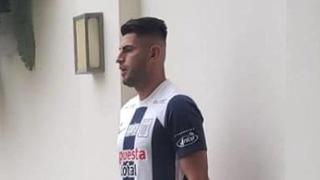 A falta del anuncio oficial: Carlos Zambrano posa con la camiseta de Alianza Lima