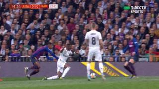 ¡El árbitro no vio nada! La polémica falta contra Vinicius Junior en el Real Madrid-Barcelona [VIDEO]