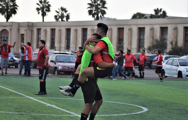 Luis Cuadros anotó el segundo tanto para el Manchester y Rafael Basurto se encargó de colocar el tercero para los de Old Trafford. (Foto: Fiorella Málaga)