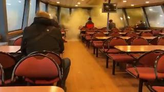 Pensaban que estaba en 3D: reacción de pasajeros en ferry ante ola gigante es viral [VIDEO]
