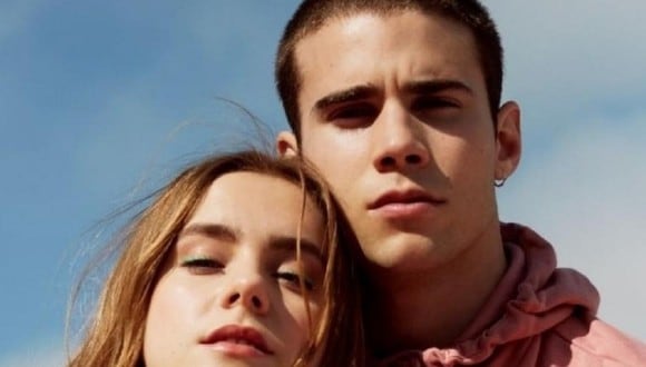 Los españoles Clara Galle y Julio Peña en la película "A través del mar" (Foto: Netflix)