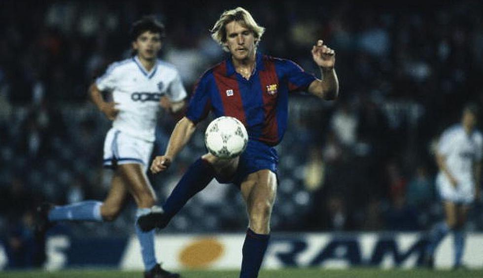 Figo llegó al Barcelona en la temporada 1995-96. Como 'culé' realizó cánticos y burlas contra el Real Madrid. En el 2000 se convirtió en jugador blanco y el primer galáctico. Fue el fichaje más ca