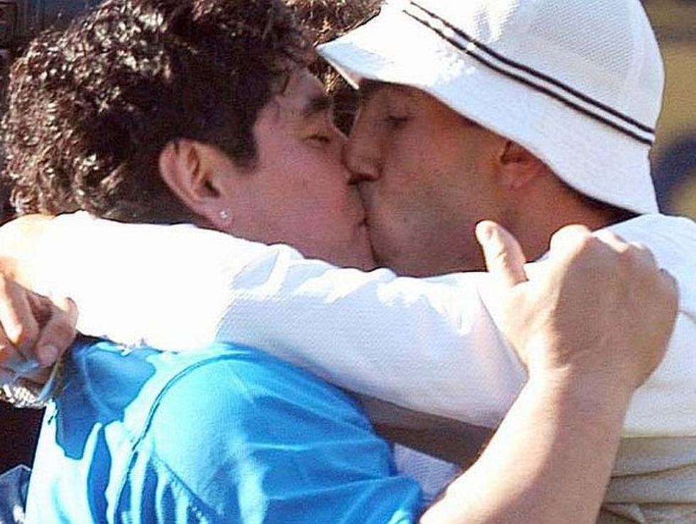 Ya sabemos por qué Maradona prefiere a Tévez que a Messi.