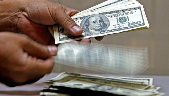 El dólar se cotizaba en 20,2530 pesos en México este lunes. (Foto: AFP)