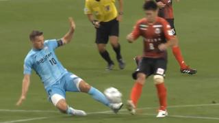 Es viral: Lucas Podolski fue expulsado en la liga de Japón por un tremendo planchazo [VIDEO]