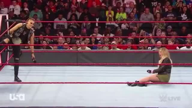 La fuerte bofetada que le metió Rhea Ripley a Charlotte Flair. (Foto y video: WWE)