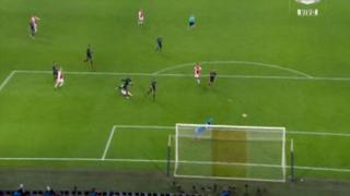 El Ajax perdona otra vez: el poste salvó al Real Madrid tras remate de Dusan Tadic [VIDEO]