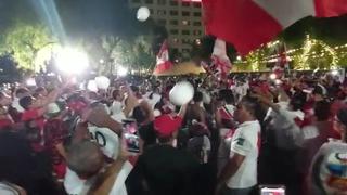 El aliento de toda la vida: espectacular banderazo a pocas horas del Perú vs. México [VIDEO]