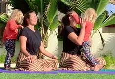 Madre quiso hacer yoga pero su pequeña hija no dejaba de interrumpirla
