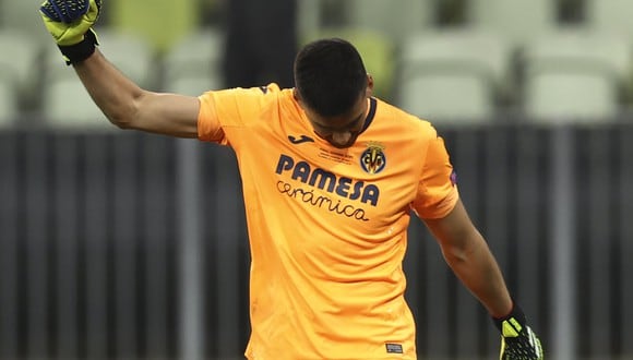 Gerónimo Rulli marcó y atajó el penal que le dio a Villarreal el título de Europa League, (Foto: AP)