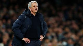 Con la pierna en alto: Mourinho explotó tras derrota de Tottenham ante Everton en la Premier