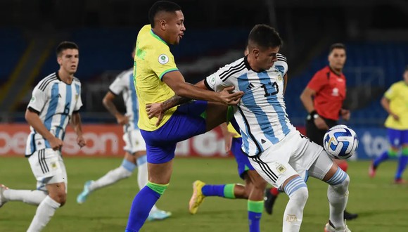 Argentina cerca de ser eliminado del Sudamericano Sub-20 luego de perder por 3-1 ante Brasil. (Foto: AFP)