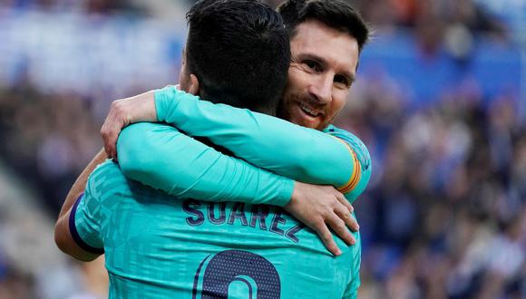 Luis Suárez y Lionel Messi jugaron juntos en el Barcelona casi cinco años. (Foto: Reuters)