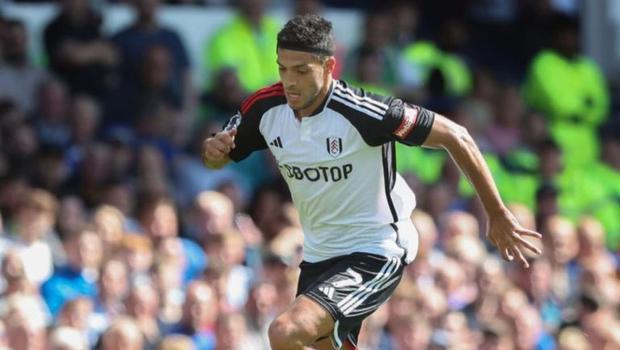 Raúl Jiménez se quedó cerca de meter gol en su debut con el Fulham en Premier League |