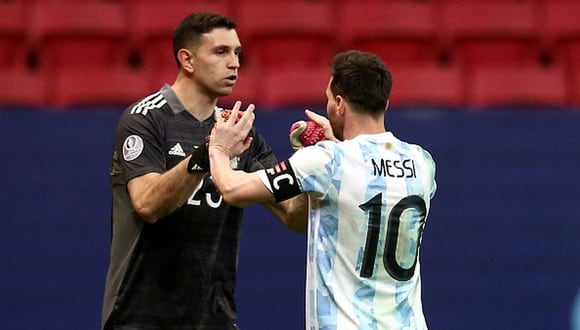 Emiliano Martínez y Lionel Messi ganaron la Copa América y el Mundial 2022 para Argentina. (Foto: Getty Images)
