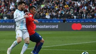 Así empezó todo: el choque que no se vio entre Messi y Medel que provocó la ira del '10' antes de la roja [VIDEO]