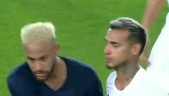 Miguel Trauco y Neymar intercambiaron camisetas cuando se enfrentaron en Francia. (Captura)