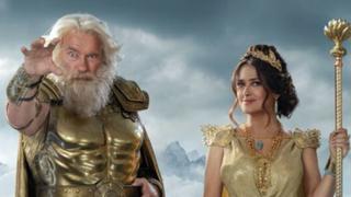 Super Bowl 2022: el comercial de Arnold Schwarzenegger y Salma Hayek como dioses griegos