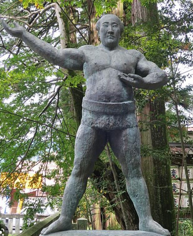 Estatura de Raiden Tameemon (Foto: Wikipedia)