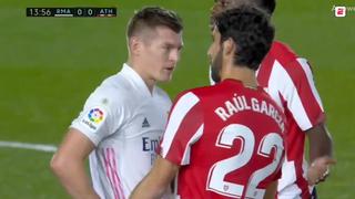 ¡A los 13 minutos! Raúl García fue expulsado tras esta falta a Toni Kroos en el Real Madrid vs. Athletic Club [VIDEO]