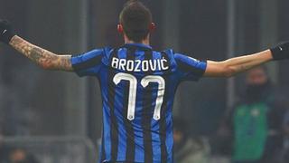 Con polémica y tras revisión del VAR: Brozović adelanta al Inter por Derby della della Madonnina [VIDEO]