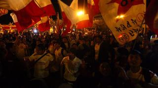 Hinchas de Universitario realizaron banderazo en concentración del equipo en Huancayo (VIDEO)