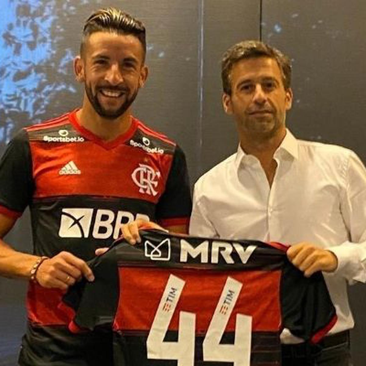 Flamengo anuncia oficialmente a contratação de Maurício Isla: 'Feliz em  chegar ao Mengão' - Flamengo - Extra Online