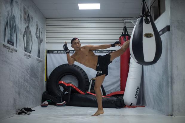 Kevin Borjas tiene un récord de 8-1 como peleador profesional. (Britanie Arroyo / GEC)