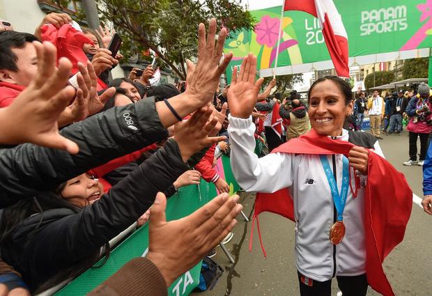 Gladys Tejeda con su medalla de oro en Lima 2019. (Difusión)
