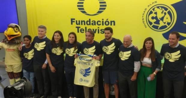 Emilio Azcárraga presentó una iniciativa social en las instalaciones del Club América e invitó a los fanáticos a que se unieran.