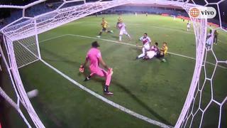 Una barrida fatal: autogol de Renato Tapia para el 1-0 de Ecuador vs. Perú [VIDEO]