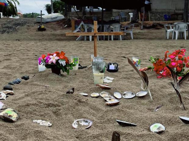 Además del funeral que le preparó sus familiares y amigos, a María Fernanda le rindieron un homenaje en la playa de Jalisco donde falleció el sábado 2 de diciembre (Foto: Bajo La Lupa Lagos / Facebook)